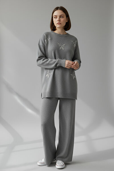 NEWCO Comfortable and Stylish Side Slit Knitwear Double Set Butterfly Motif Stone Embroidered Top and Pants