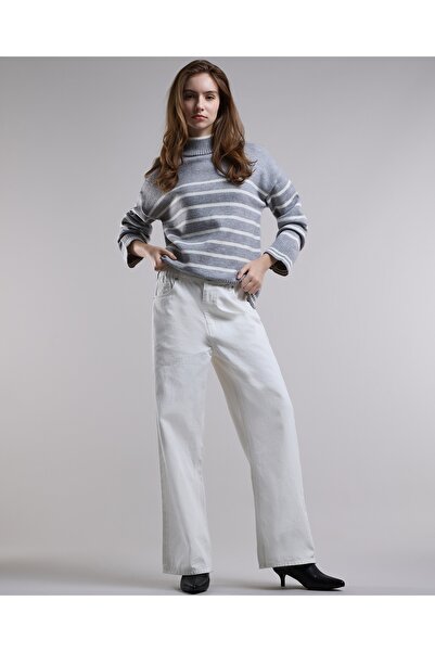 R&B Striped Sweater with High Neck and Long Sleeves