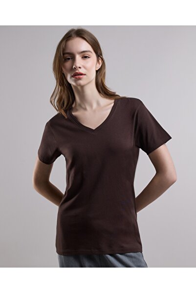 R&B تي شيرت سادة برقبة على شكل حرف V وأكمام قصيرة