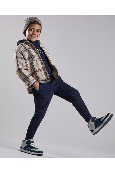 R&B قميص منقوش بياقة كلاسيكية وأكمام طويلة