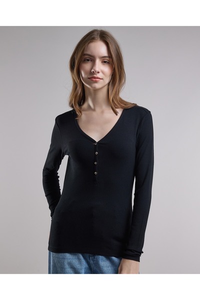 R&B Ribbed Top with V-Neck and Long Sleeves