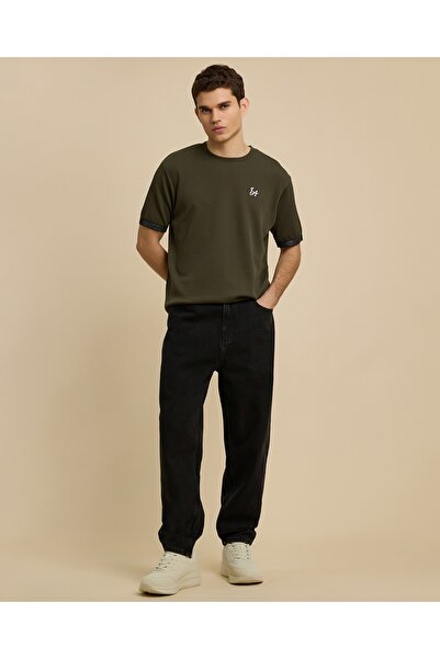 R&B بنطال جينز مريح باهت اللون مع أزرار للإغلاق