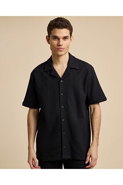 R&B قميص منقوش بياقة ريفير وأكمام قصيرة