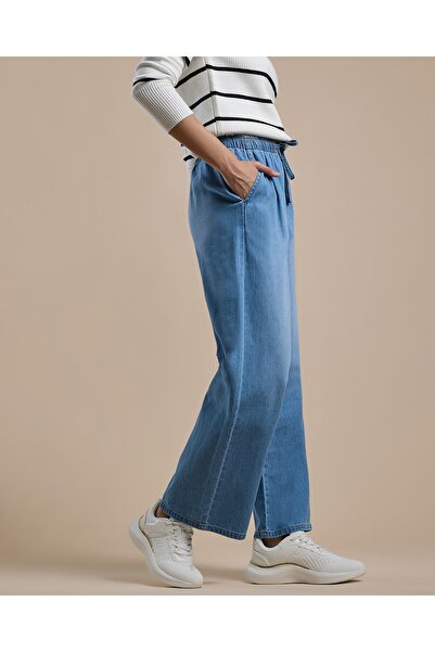 R&B White Women's Textured Lace Up Sports Shoes