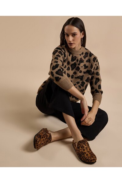 R&B Animal Patterned Sweater with Crew Neck and Long Sleeves