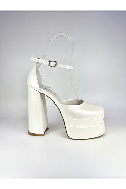 E&L Company Net 15.5cm Topuğu ve platformu daha geniştir. Kırık beyaz deri.