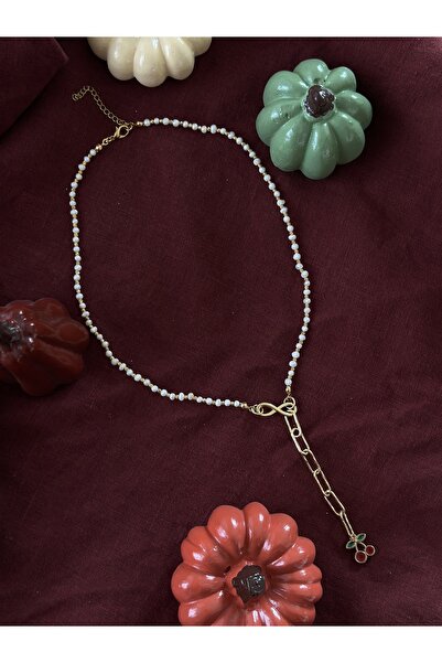 Butik قلادة صغيرة من اللؤلؤ مع سلسلة بتفاصيل الكرز