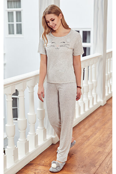 Stylish بجامة كيوت بلون رمادي فاتح وبنطال طويل لطلة أنثوية ناعمة