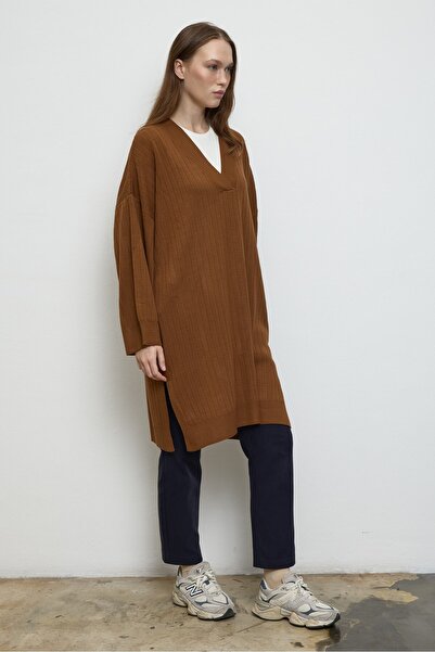 QANU Πλεκτό με λαιμόκοψη σε σχήμα V Tan