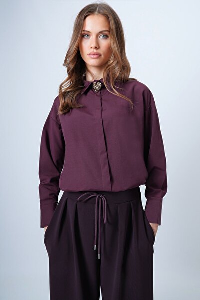 VAGGON Women's Plum Heart Brooch Detailed Wide Cuff Shirt Vs01316