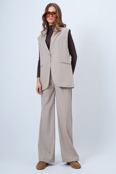 VAGGON Women's Beige Single Button Double Pocket Lined Vest Pants Set Vs01346