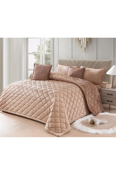 SNOOZYL A practical double bed sheet made of soft velvet and fur to provide warmth and comfort. Size: 230*250 cm.