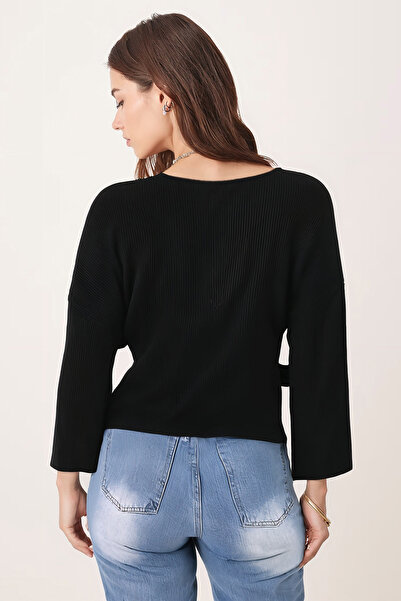 armonika Γυναικεία μπλούζα με μαύρο λαιμόκοψη με μαλακή υφή με μανίκια νυχτερίδας με δέσιμο μπροστά ARM-26K001021