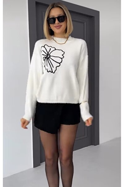 EsSo butik Women's White Floral Embroidered Knit Sweater