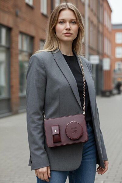 GIG حقيبة يد وكتف مع غطاء أحمر للشفاه وتفاصيل جيب دائرية وحزام سلسلة