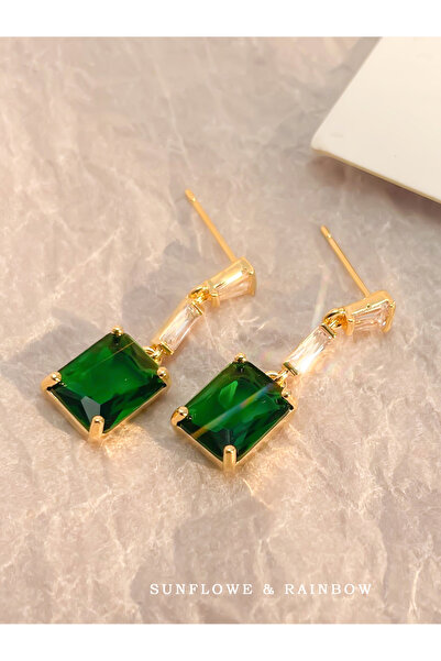 Take Two By Styli أقراط متدلية باللون الأخضر الزمردي