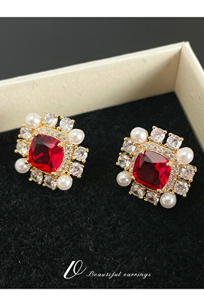 Take Two By Styli أقراط مربعة الشكل مزينة باللؤلؤ الصناعي