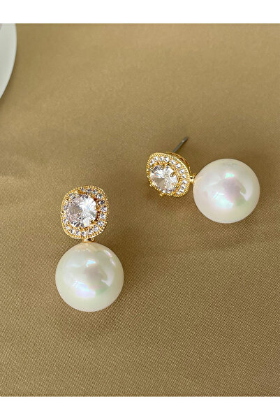 Take Two By Styli أقراط ذهبية مزينة باللؤلؤ الصناعي