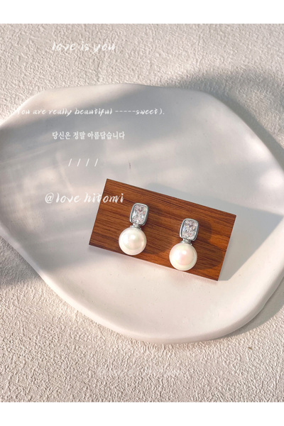 Take Two By Styli أقراط متدلية من الفضة مزينة باللؤلؤ الصناعي