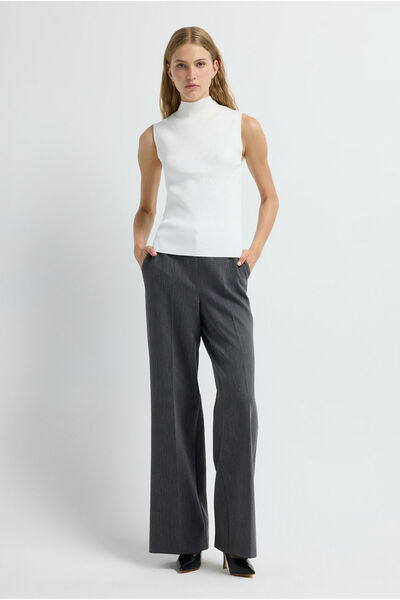 adL Taşlı Boğazlı Kolsuz Triko Bluz