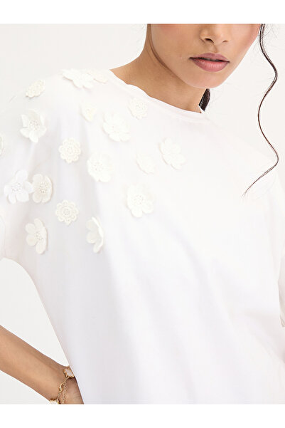 Femmella By Styli White Flower Patch Detail T-Shirt