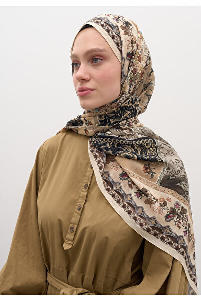 Fresh Wild and Pure Pattern Shawl Beige