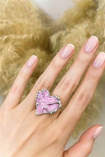 Herşey Nota خاتم القلب المطلي بالمينا الوردي – رمز الأناقة والحب والطاقة الأن...