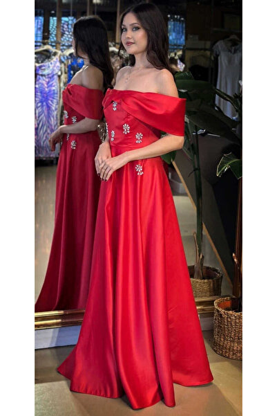 Abiyeniall Kırmızı Madonna Yaka Taş Detaylı Kloş Etekli Saten Uzun Abiye Elbise 11063-07