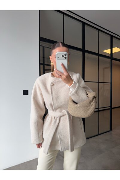 BB Bensu Buyruk GOLD DÜĞMELİ TAŞ KISA KAŞE KABAN