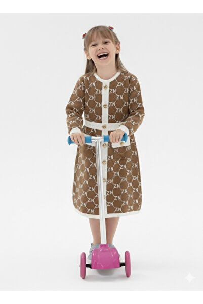 NEWCO Παιδικό πλεκτό φόρεμα με μαλακή υφή με μοτίβο με γράμματα και λεπτομέρεια τσέπης με κουμπιά, ηλικία 10-16 ετών