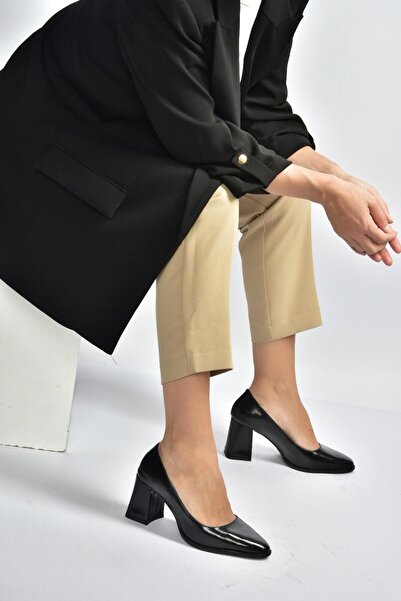 Fox Shoes V676680060 Black Rustic Thick Heeled Women's Shoes