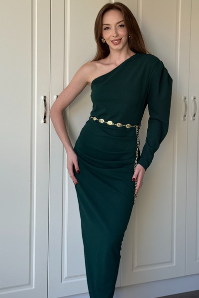 Dilay Gökoğlu Butik Μίντι πράσινο φόρεμα με αποσπώμενη χρυσή ζώνη στον έναν ώμο