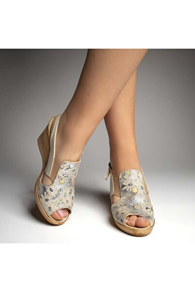 BMoD Sandale de damă din piele bej cu platformă și model floral MOD13430