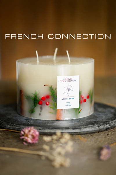 French Connection شمعة برائحة الفانيليا والأوركيد النباتية 1.5 كجم