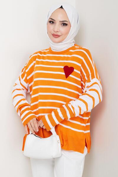 hafsamina سترة مخططة بتطريز على شكل قلب برتقالي اللون HM2617