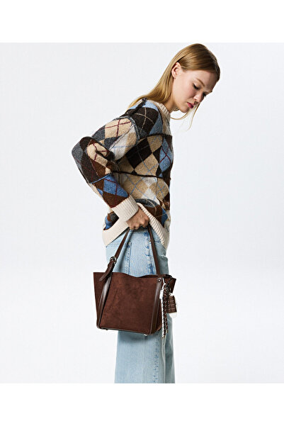 Twist Bucket Bag with Mixed Accessories