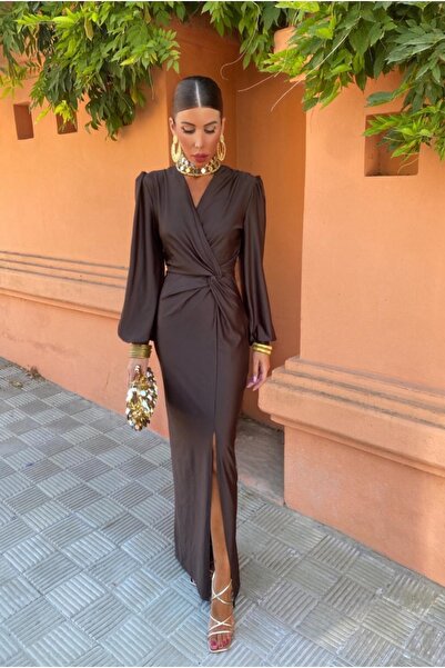 Pretty Elegant dress with slit on the leg