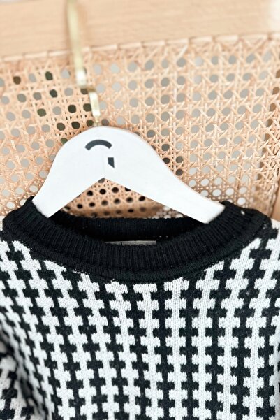 Kombinazon Pulover negru cu model pătrat Fisto