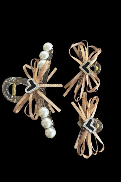 TAKIŞTIR Σετ με 3 κούμπωμα με μανταλάκια με καφέ καρδιά και λεπτομέρεια από πέρλες