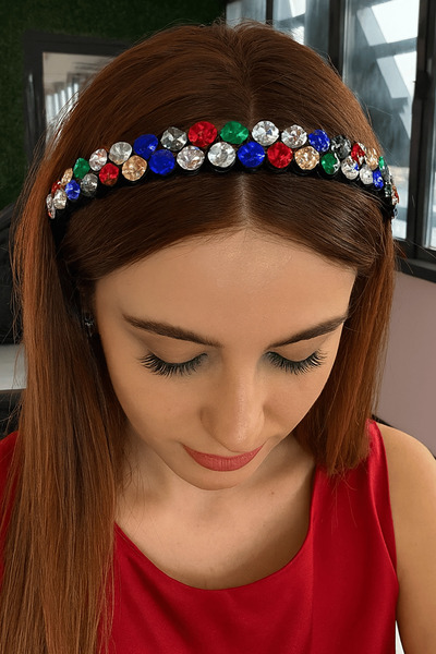 TAKIŞTIR Корона с детайлен дизайн от камъни в различни цветове