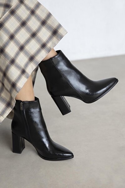 STRASWANS Fergal Kadın Topuklu Kırışık Deri Bot Siyah