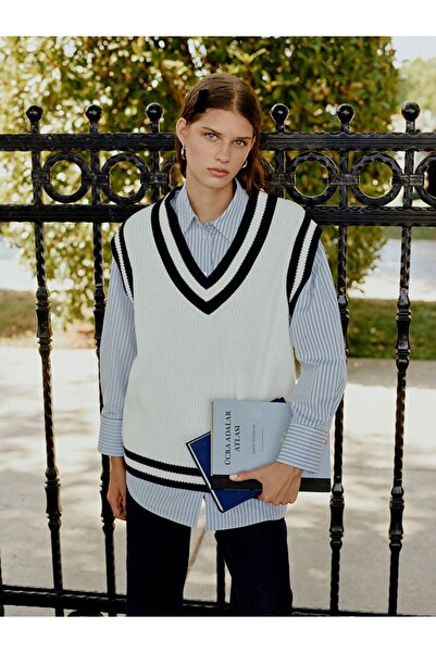 LC Waikiki LCW Скромний жіночий трикотажний светр з V-подібним вирізом