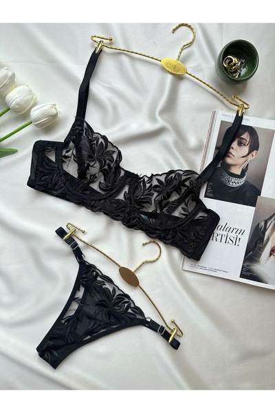 kubotique Floral Detailed Underwire Lingerie Set with Thong