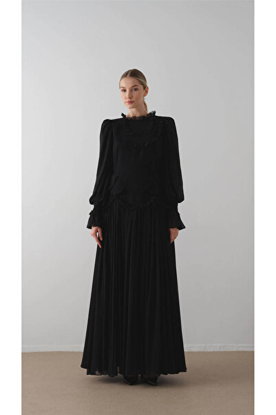 miha Hicran Önal فستان كريب مزين بالتفاصيل المطرزة بالنعناع