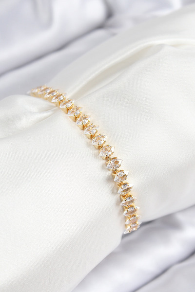 Mustran سوار نسائي من حجر الزركون النحاسي موديل قطرة ذهبي اللون