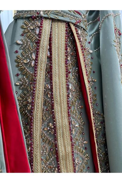 Generic A luxurious two-piece jalabiya with luxurious hand embroidery, inlaid with shiny zircon stones for a sophisticated and elegant look.