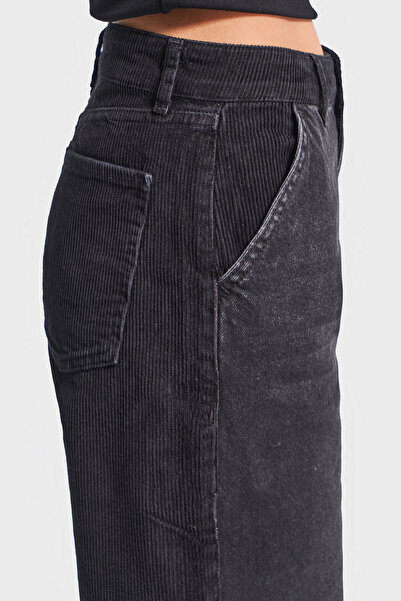 its basic Women's Stonewashed Black Color 2W5-1 Loose Fit Velvet Denim Patchwork Design Denim Jean