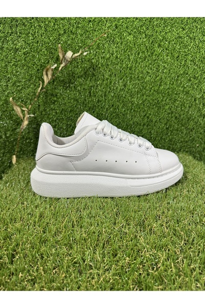 Unisex Klasik Spor Ayakkabı – Kadın & Erkek Kombin Modeli