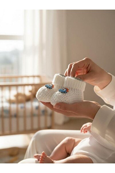Zekids Baby Boy Carriage Knitted Booties