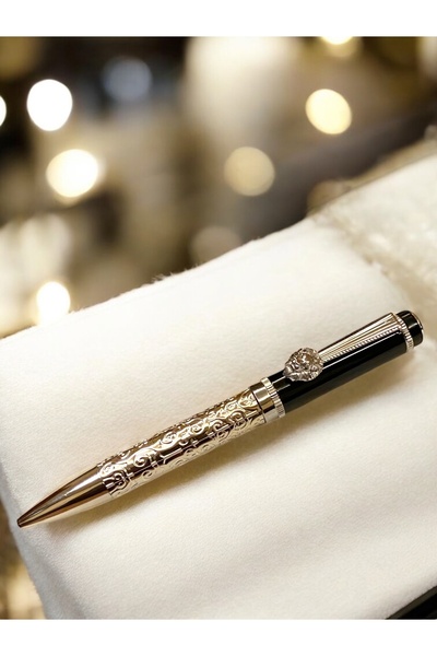 NEW STYLE A stylish and modern ballpoint pen with a lion-shaped design and clip for those who love distinction.